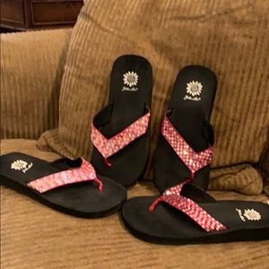 Yellow Box flip flops 2pair pink & red/silver
